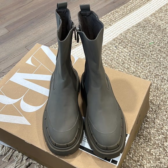 Zara NWOT low heeled khaki boots - Picture 3 of 13